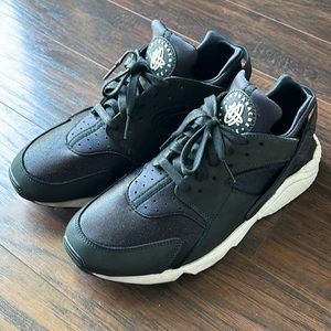 Worn Nike Air huarache, black and white mens size 10.5
